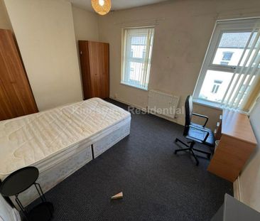 4 bedroom terraced house to rent - Photo 4