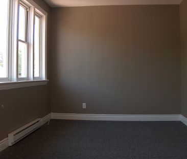 950 Oxford St E. - Photo 1