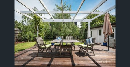 Charming Family Home for Rent in a Peaceful Neighborhood - Photo 2