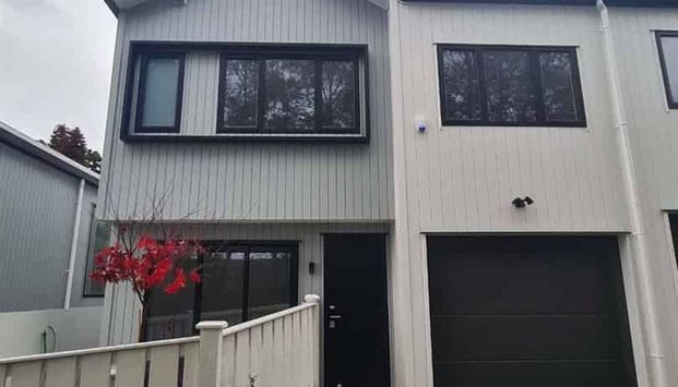 Stunning Four Bedroom Townhouse - Photo 1