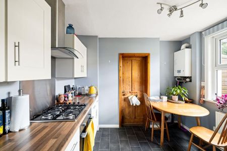 3 bedroom end of terrace house to rent - Photo 4
