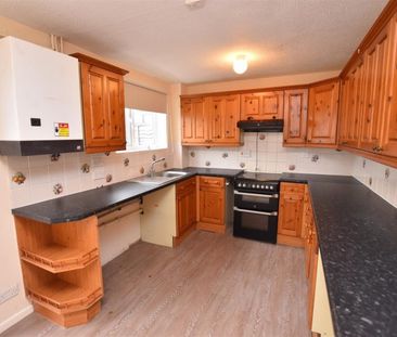 Beech Avenue, Pershore - Photo 1