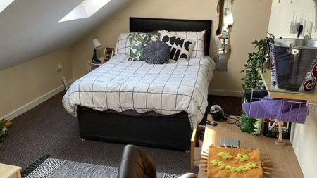 6 bedroom terraced house to rent - Photo 2