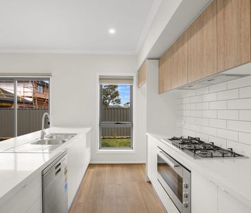 MODERN 4 BEDROOM FAMILY HOME! - Photo 6