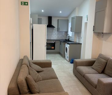 4 bedroom terraced house to rent - Photo 3