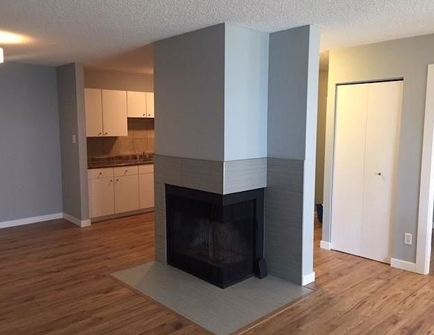 2 BED + DEN Condo - CORNER UNIT - TOP FLOOR | 88 - 2703 79 Street Northwest, Edmonton - Photo 1