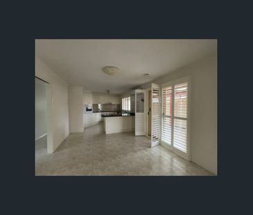 PERFECT FAMILY HOME WITH A DRIVE THROUGH GARAGE IDEAL FOR A BOAT/TR... - Photo 5