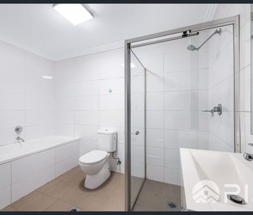 Tile Floor 2 Bedroom Apartment, Superb Central Location! - Photo 5