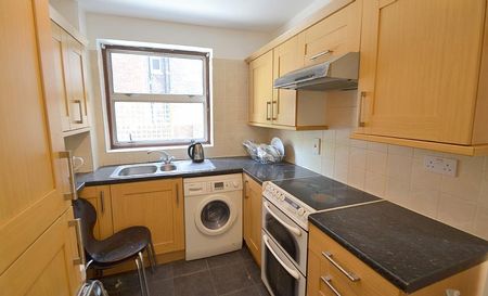 St Mary Le Park Court, Parkgate Road, Battersea, London SW11 - Photo 4