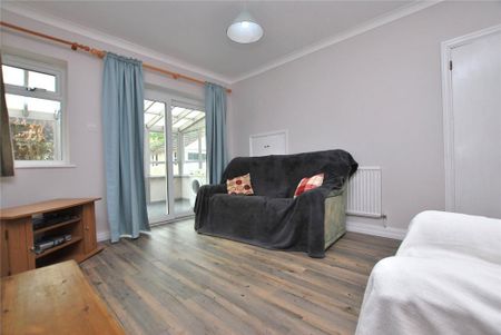 4 bedroom semi-detached house to rent - Photo 4