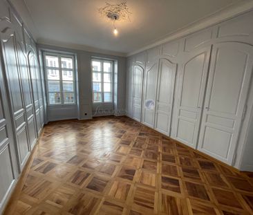 A LOUER DANS UN IMMEUBLE ANCIEN DE LA VIEILLE VILLE, - Photo 1