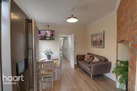 1 bedroom in a house share to rent - Photo 5