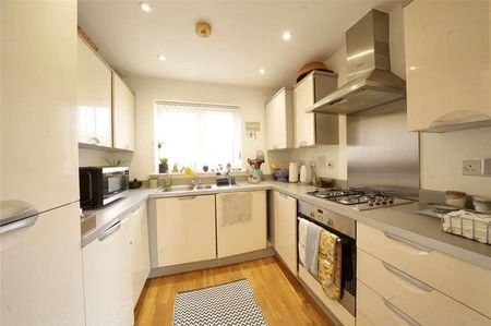 Mistletoe Close, Red Lodge, Bury St. Edmunds, Suffolk, IP28 - Photo 5