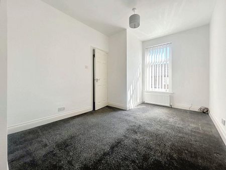 2 bed terraced house to rent in NE24 - Photo 3