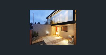 EFFORTLESS LIVING, PERFECTLY POSITIONED - Photo 3