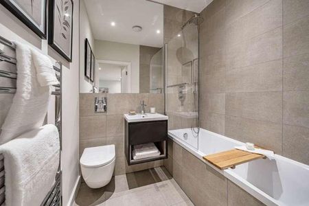 Chertsey, Surrey, KT16 - Photo 5