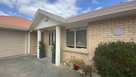 Welcome Home to Your Perfect Retreat in Pukekohe! - Photo 3