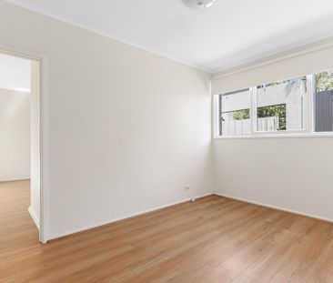 Sundreched family home with a large backyard and only minutes to th... - Photo 2