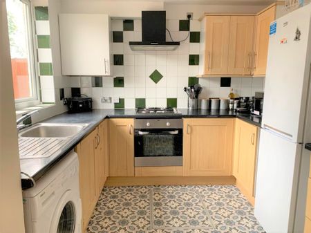 🏡 HMO Property in Tottenham, N17 🏡 Room 5 - Photo 4