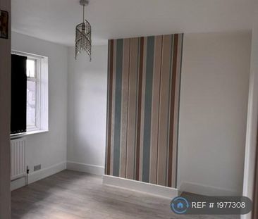 2 bedroom maisonette to rent - Photo 2