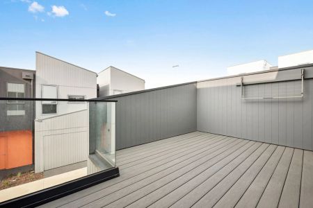 Modern townhouse delight! - Photo 5