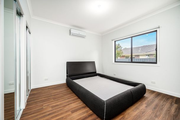 Private Suite – Fully Furnished in rooming house - Photo 1