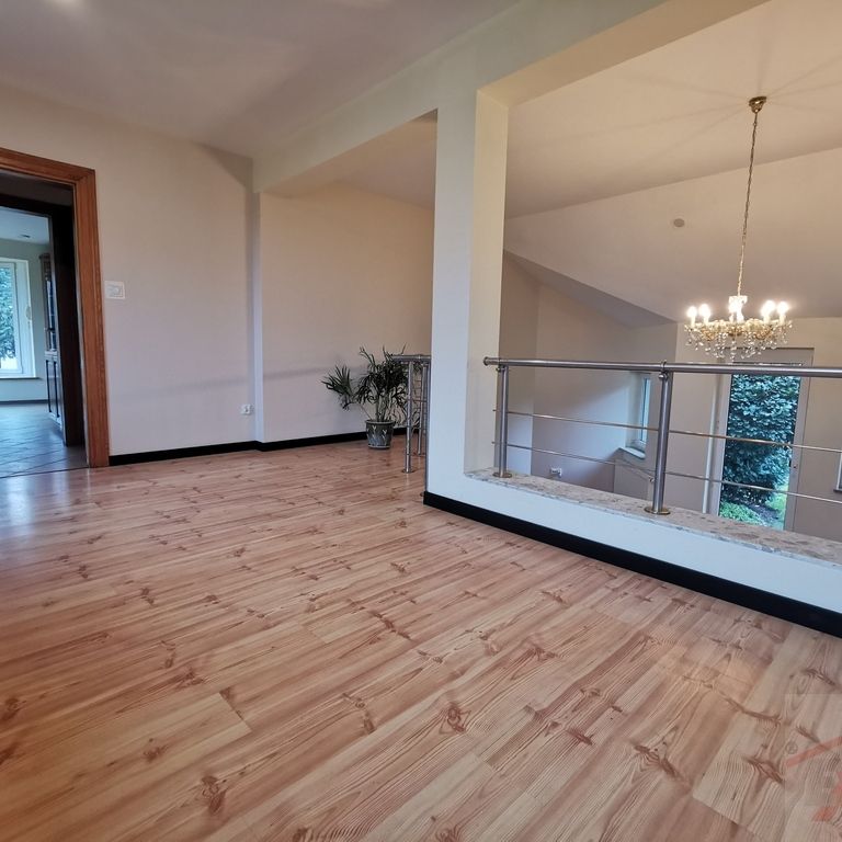 Piękny dom z ogrodem. (431137) - Zdjęcie 1