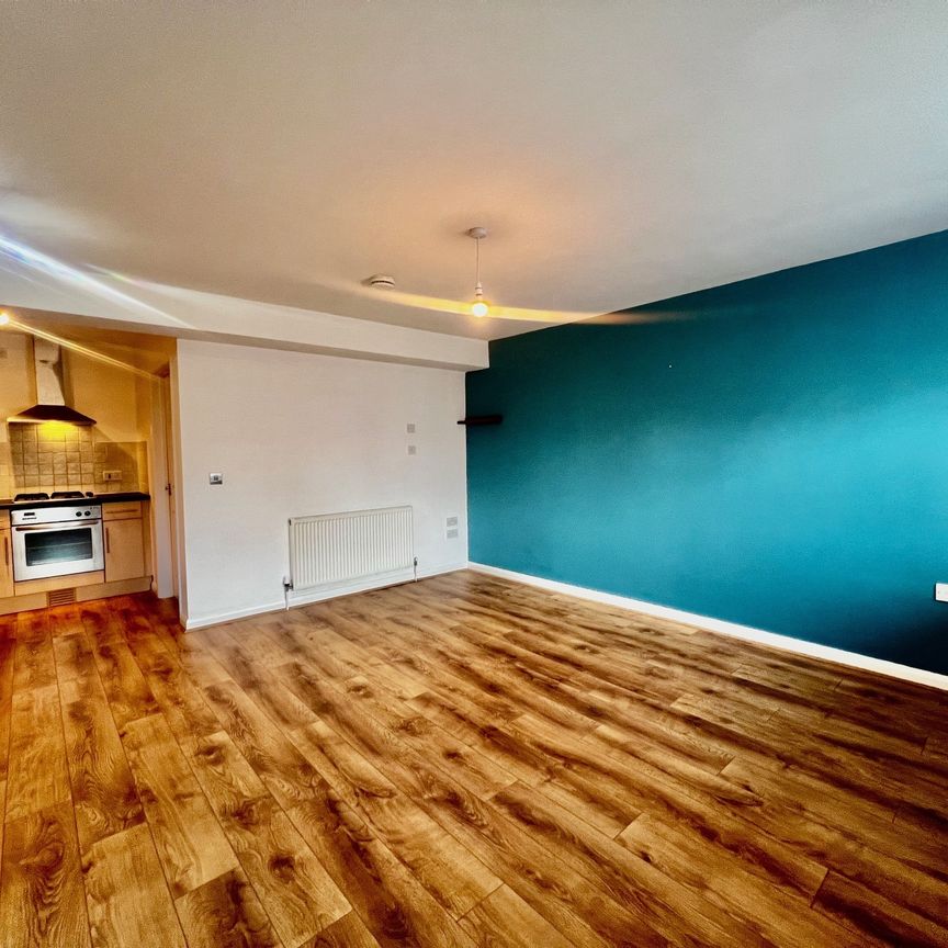 Seaward Gardens, Southampton - Photo 1