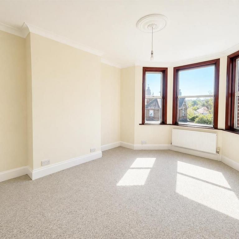 3 bedroom end of terrace house to rent - Photo 1