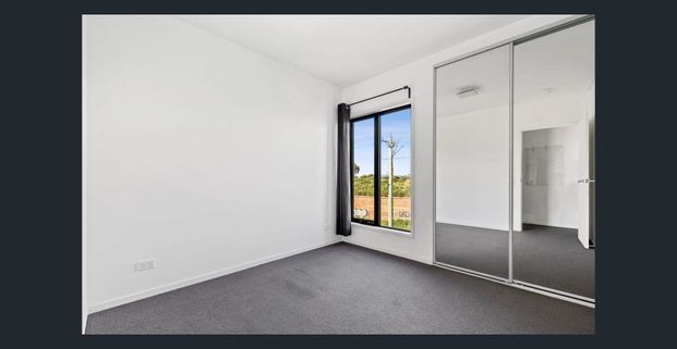 Modern 2-Bedroom Apartment in Prime Westall Location - Photo 1
