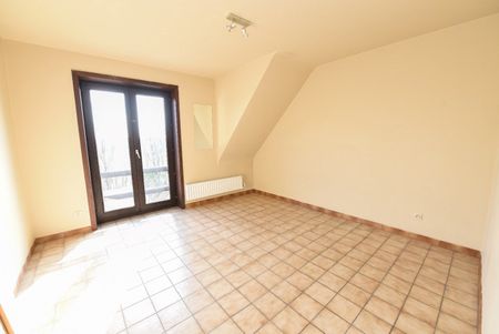 Ruim INSTAPKLAAR appartement te Oeselgem met 2 slaapkamers en GARAGE. - Foto 2