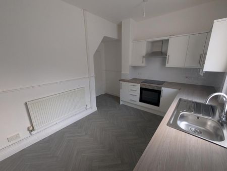 2 bedroom terraced house to rent - Photo 2