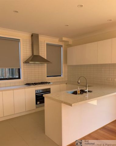 TOWNHOUSE IN GREAT LOCATION - Photo 2