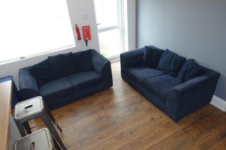 5 bedroom private hall to rent - Photo 2