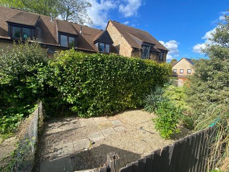 King James Way, Royston - Photo 2