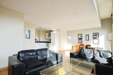 3 bedroom flat to rent - Photo 3