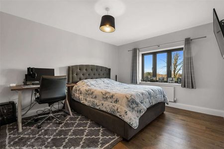 An exceptional modern family home in an exclusive semi-rural development - Photo 4