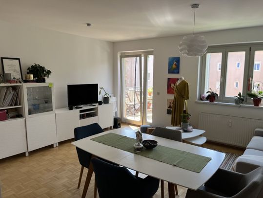 Entzückende 2-Zimmer-Wohnung mit Balkon und Tiefgaragenplatz - Foto 1