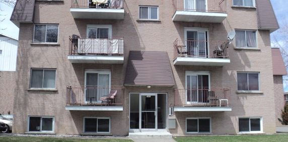 LONGUEUIL , 4 1/2 SECTEUR COLLECTIVITE NOUVELLE TOUT RENOVÉ - Photo 2