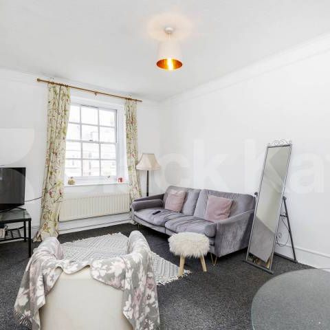 Spacious two bed with wood floors, double bedrooms & mins to regents park - Photo 1