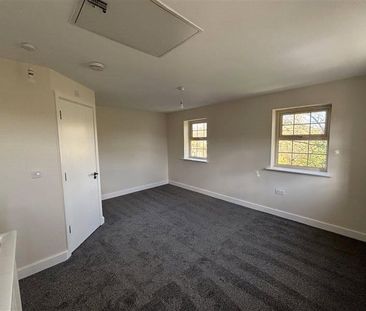 A two bedroom three storey end of terrace property situated on the ... - Photo 2