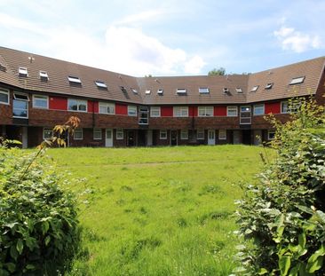 Roundmead, Stevenage, Hertfordshire - Photo 5