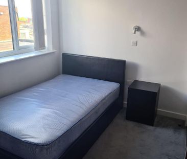 3 bedroom flat to rent - Photo 2