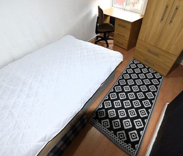 4 bedroom House in Thornville Street, Leeds - Photo 5