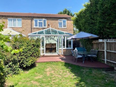 Aysgarth Park - Photo 2