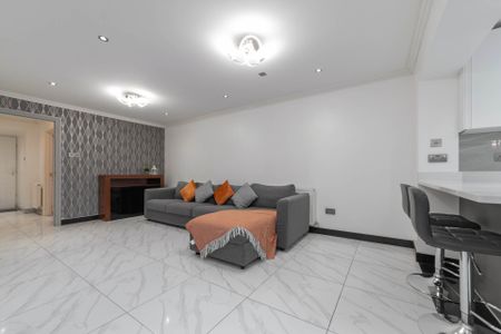 Southwood Close, Worcester Park - Photo 3