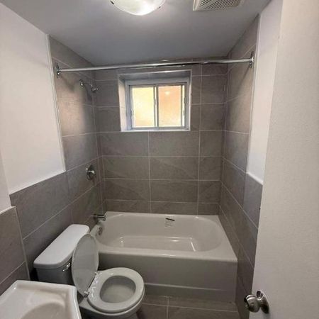 2 CH - 1 SDB - Montréal - $1,210 /mo - Photo 3