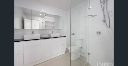 Generous Apartment – Stunning Views - Outstanding Value! - Photo 5