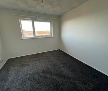 3 bedroom end of terrace house to rent - Photo 3