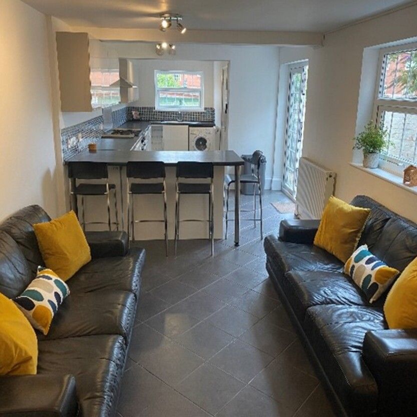 7 Bed Student Accommodation - Photo 1